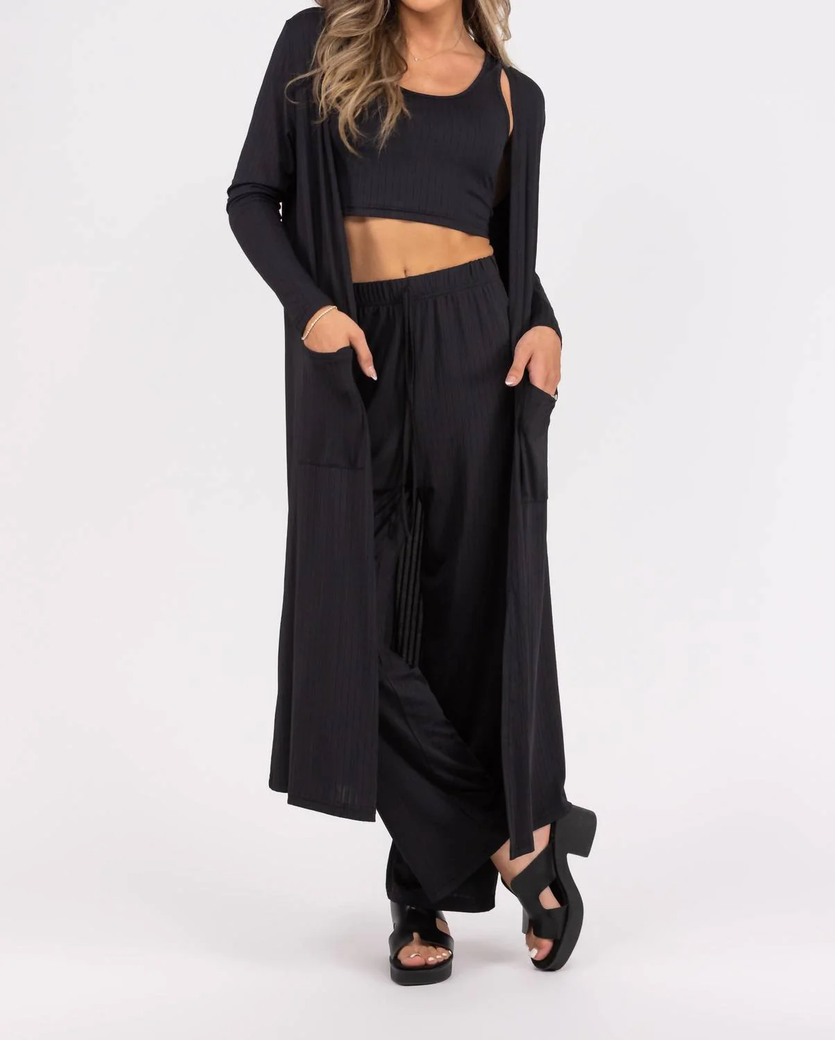 Linden Luxury Breathable Ribbed Lounge Set In Black