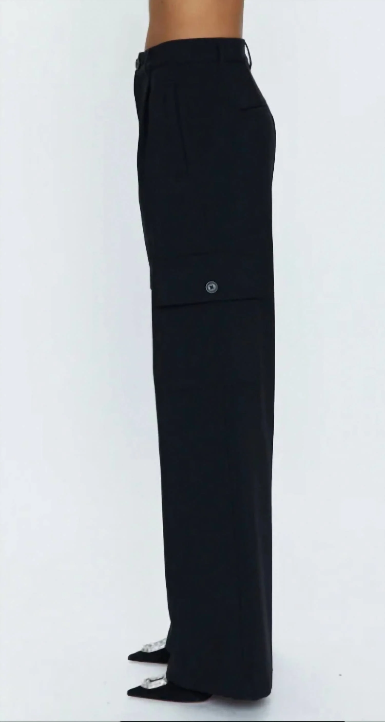 Brynn High Rise Relaxed Cargo Pants In Black