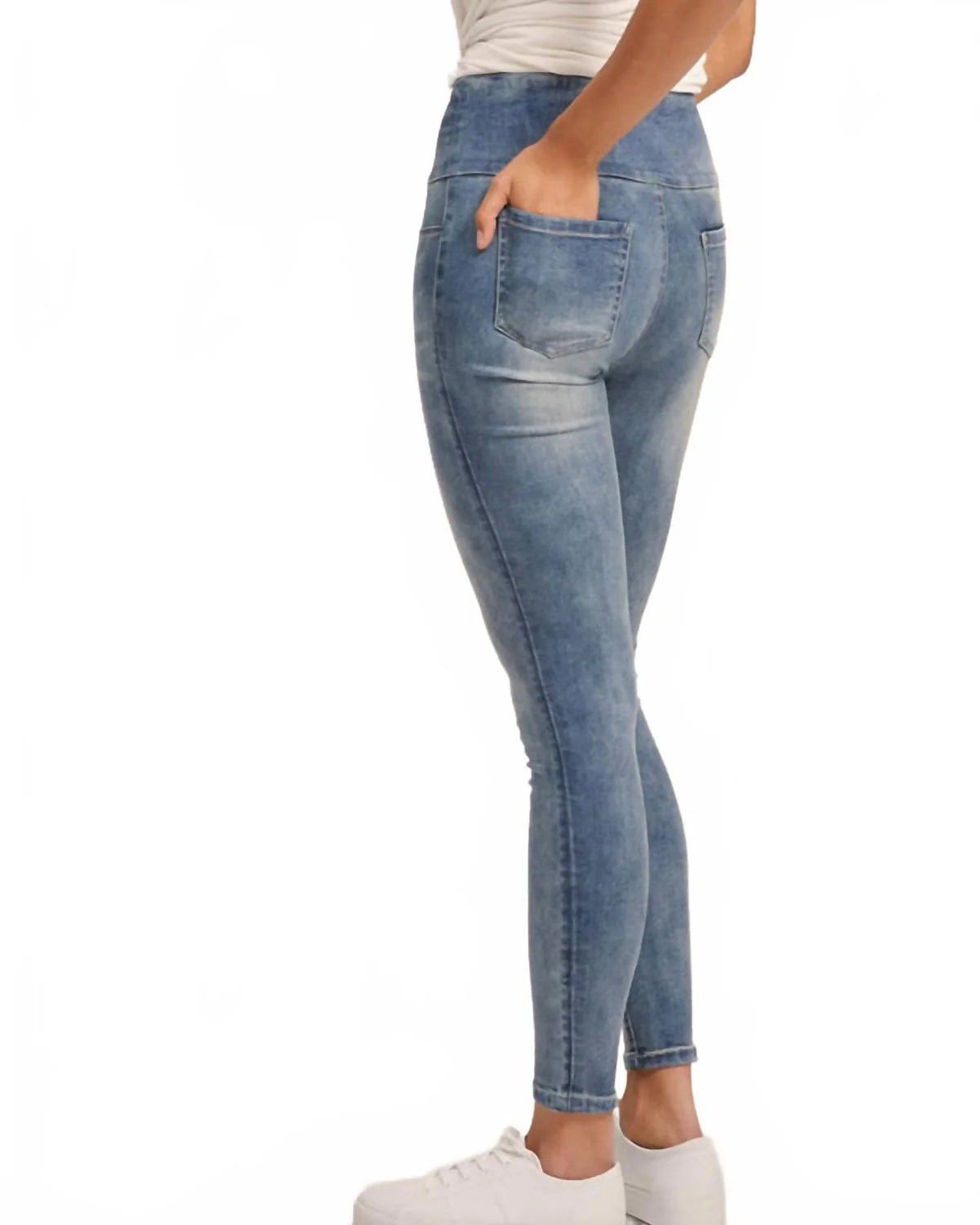Amelia Slim Ankle Jeans In Washed Denim