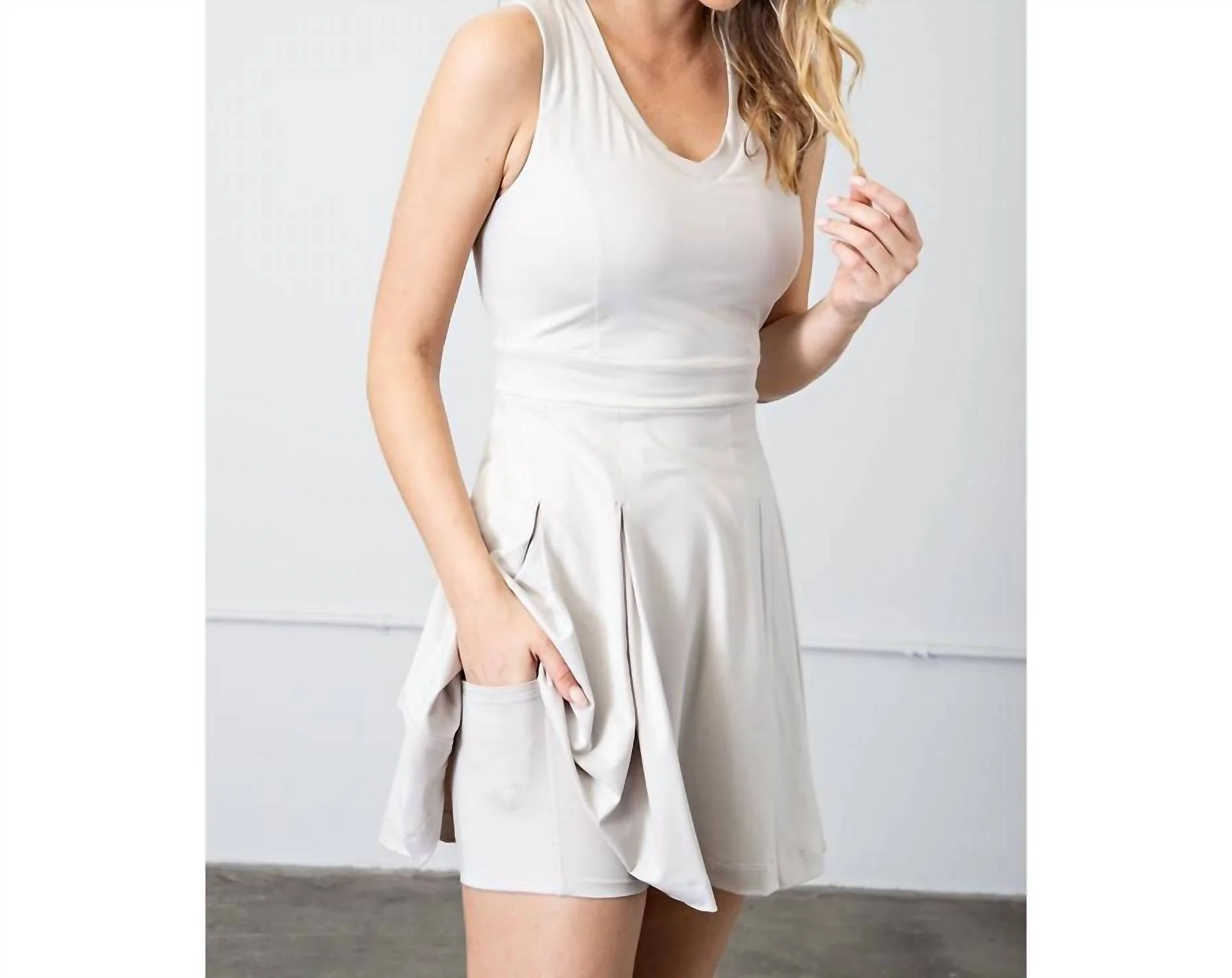 V-Neck Golf Dress With Undershorts In White
