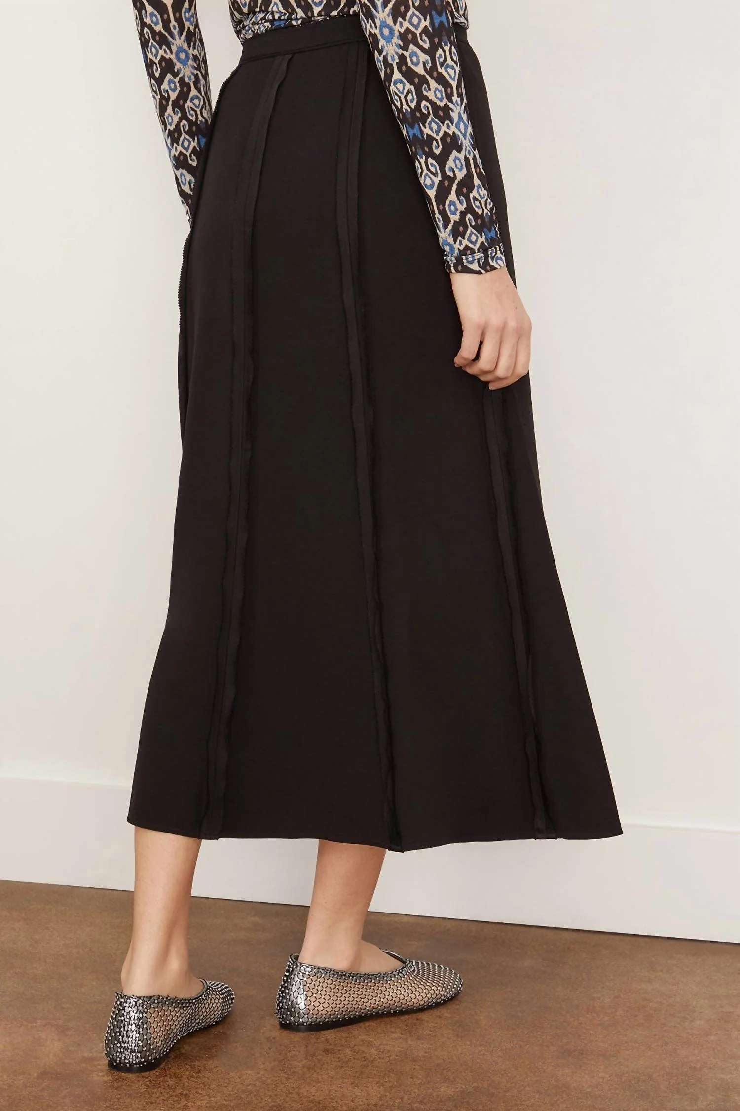 Neema Side Slit Skirt In Noir