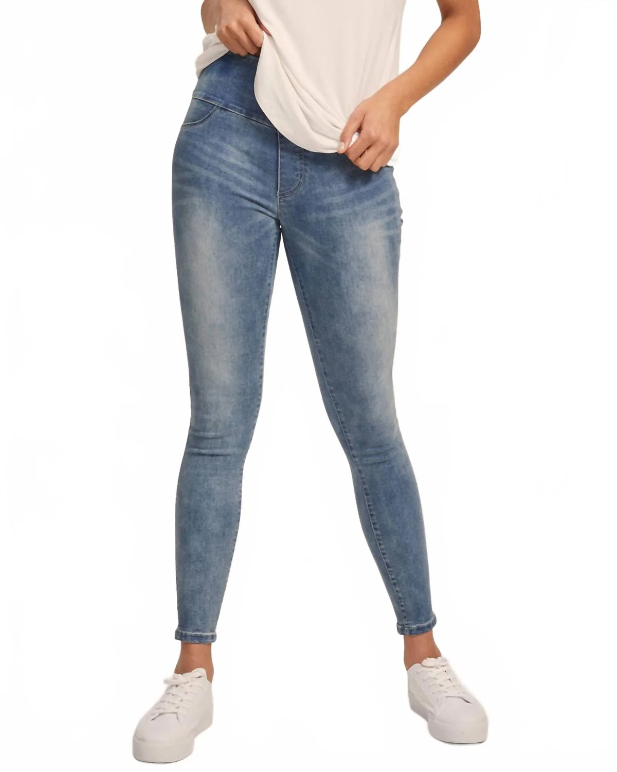 Amelia Slim Ankle Jeans In Washed Denim