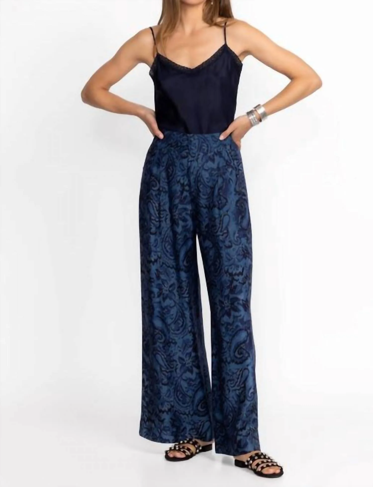 Wide Leg Pleat Pant In Zoia