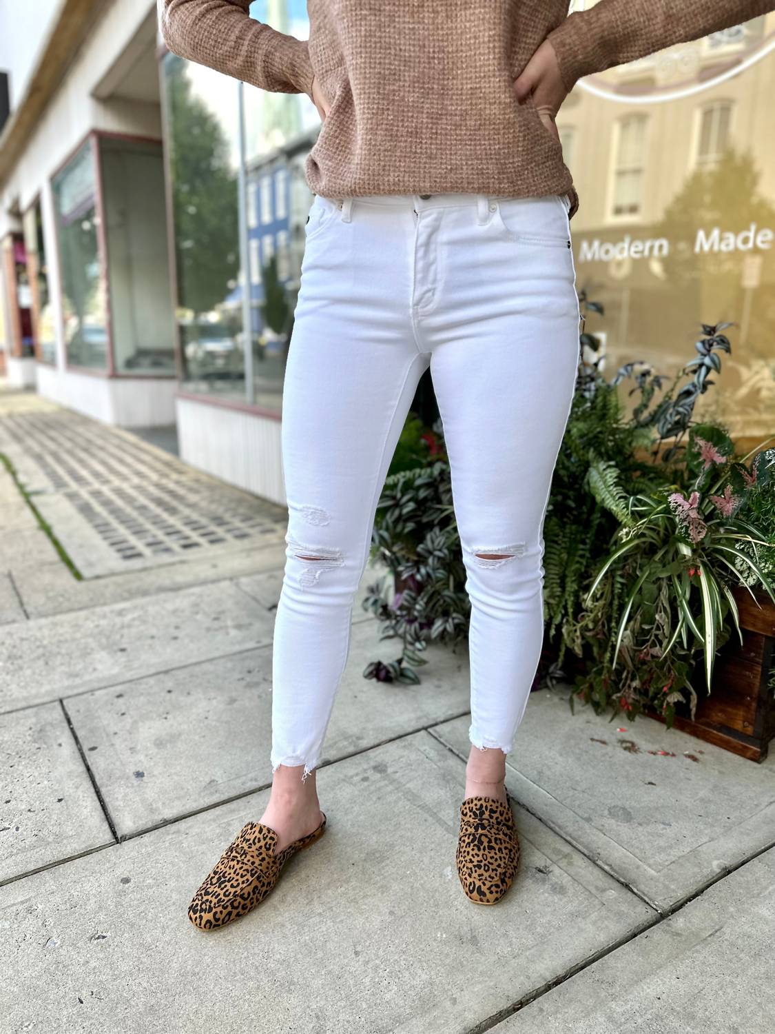Mid Rise Distress Ankle Skinny Jeans In White