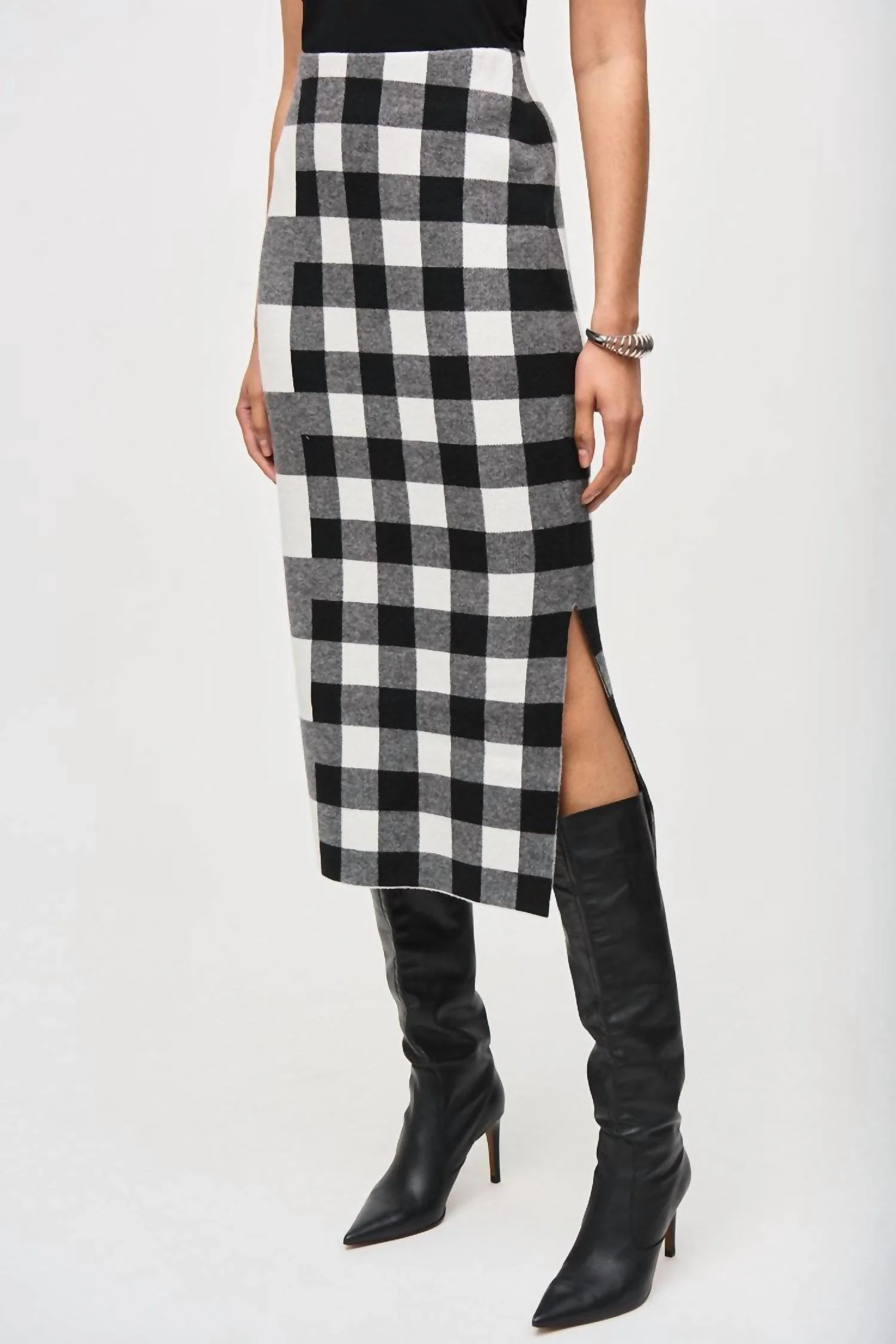 Plaid Jacquard Knit Skirt In Black/vanilla