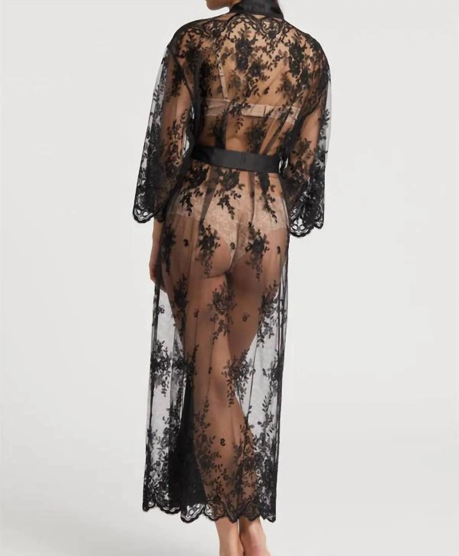 Darling Robe In Black