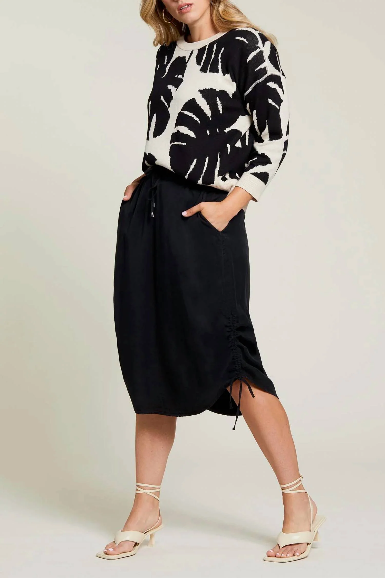 Draw It Up Skirt In Black