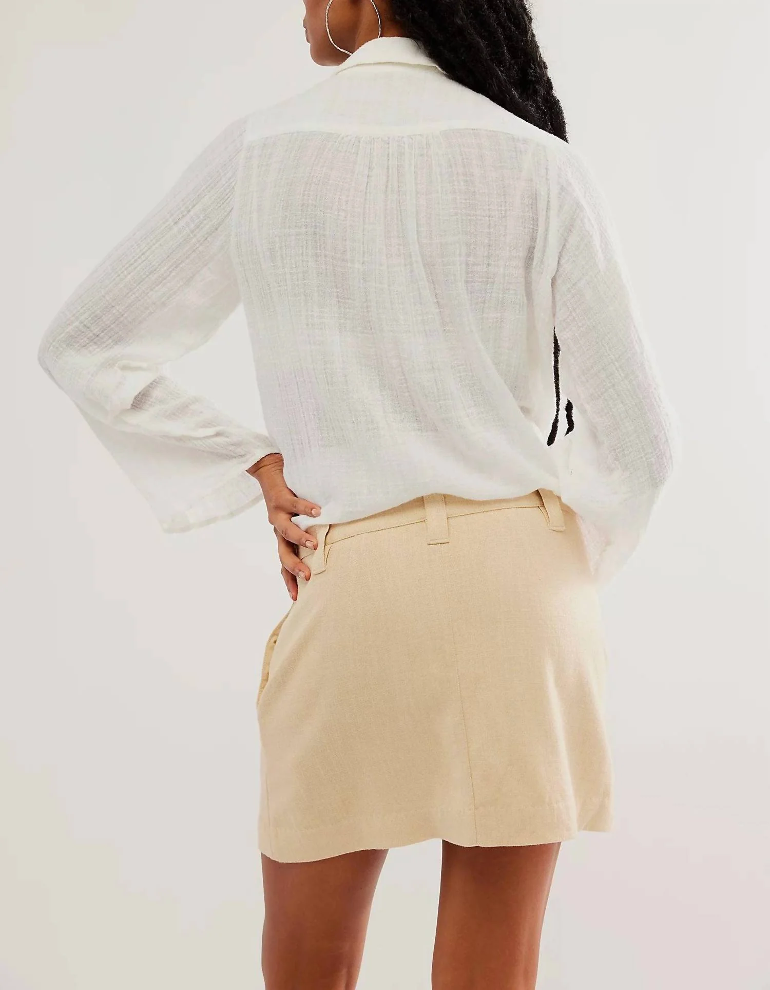 Can't Blame Me Linen Mini Skirt In Bleached Sand