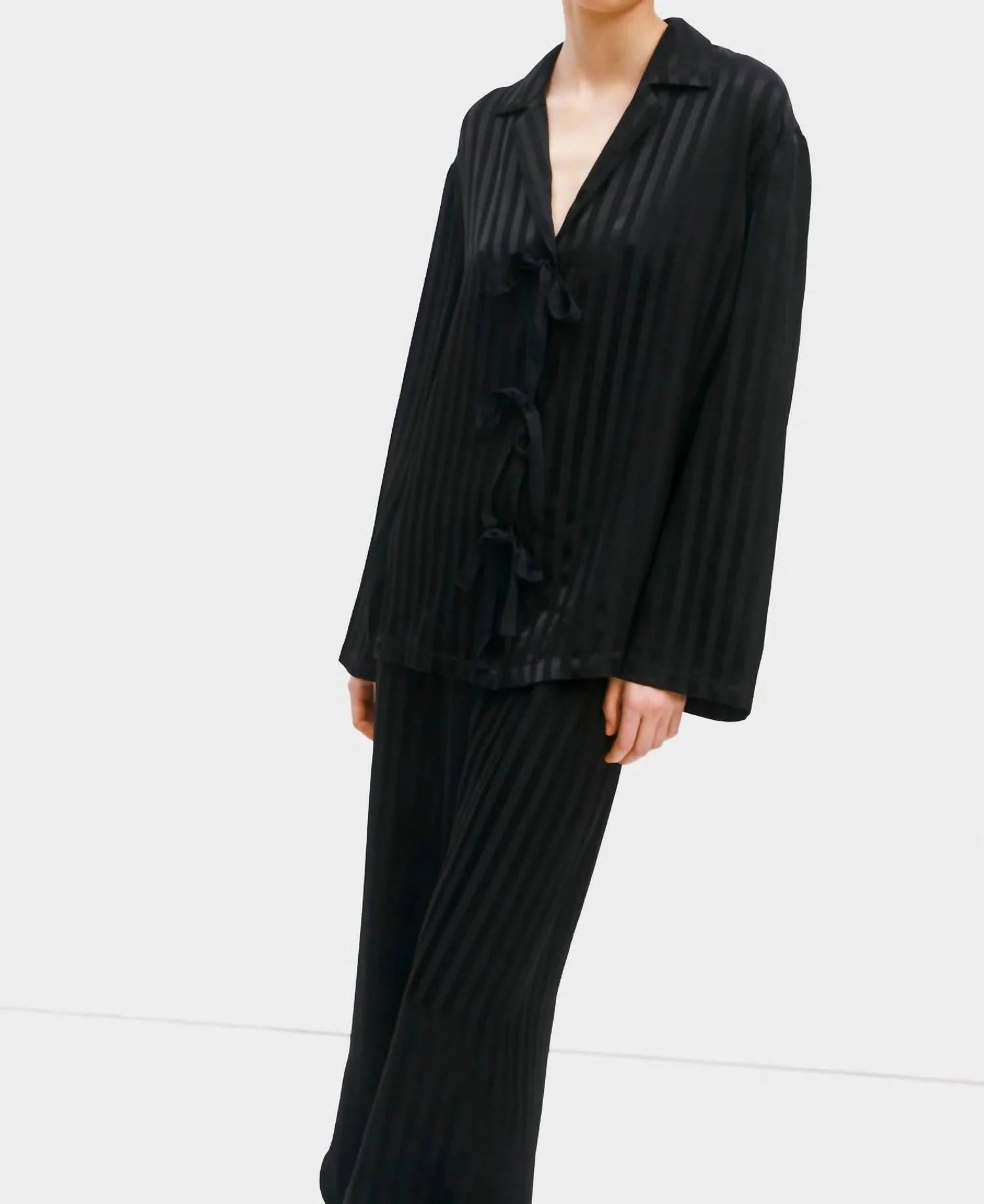 Phoenix Striped Set With Bow In Black