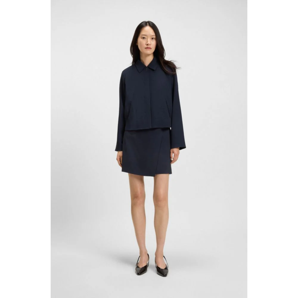 Crepe blazer with concealed closure