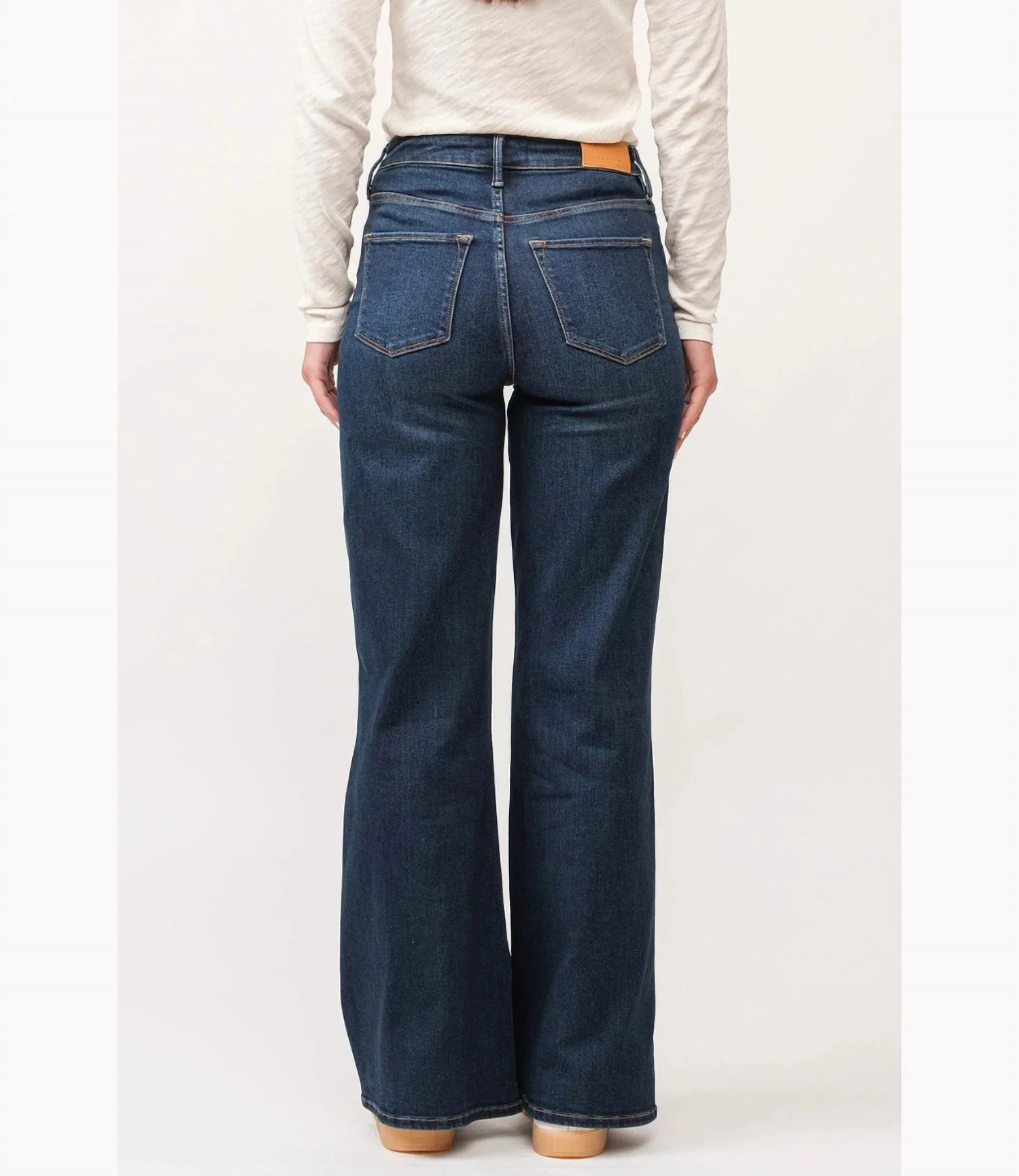 Fiona High Rise Clean Hem Jeans In Iguaza