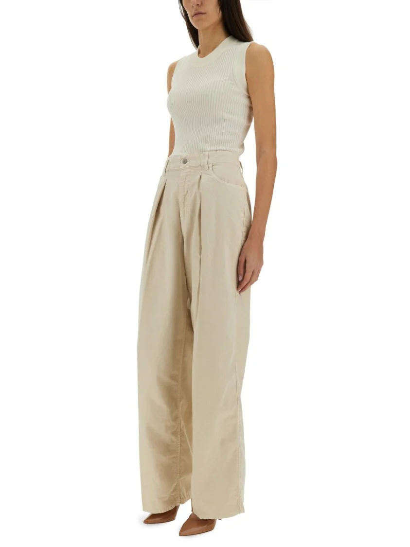 Relaxed High-Waist Wide-Leg Jeans