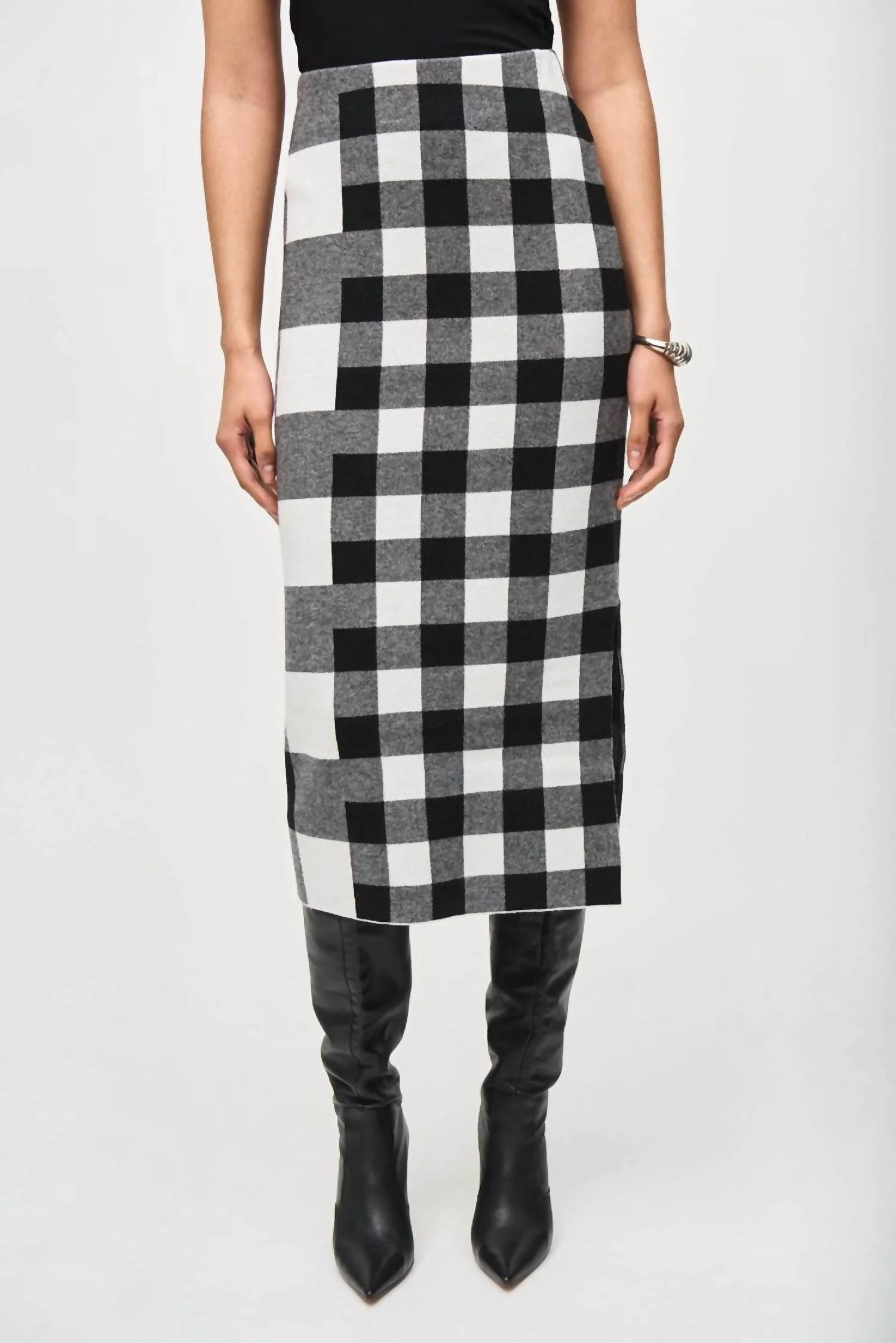 Plaid Jacquard Knit Skirt In Black/vanilla