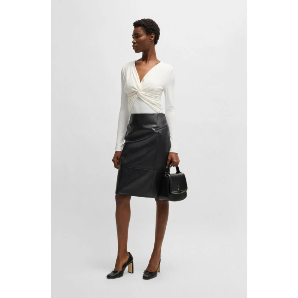 Pencil skirt in lustrous leather