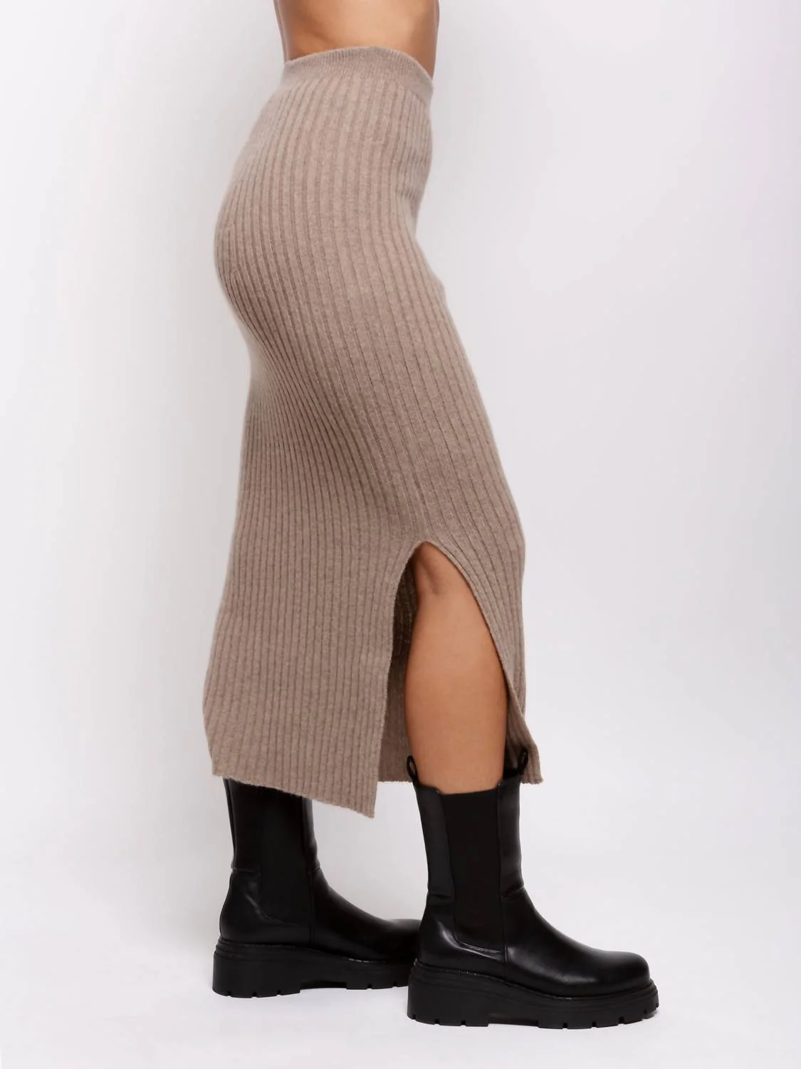 Ribbed Knit Midi Skirt In Brown