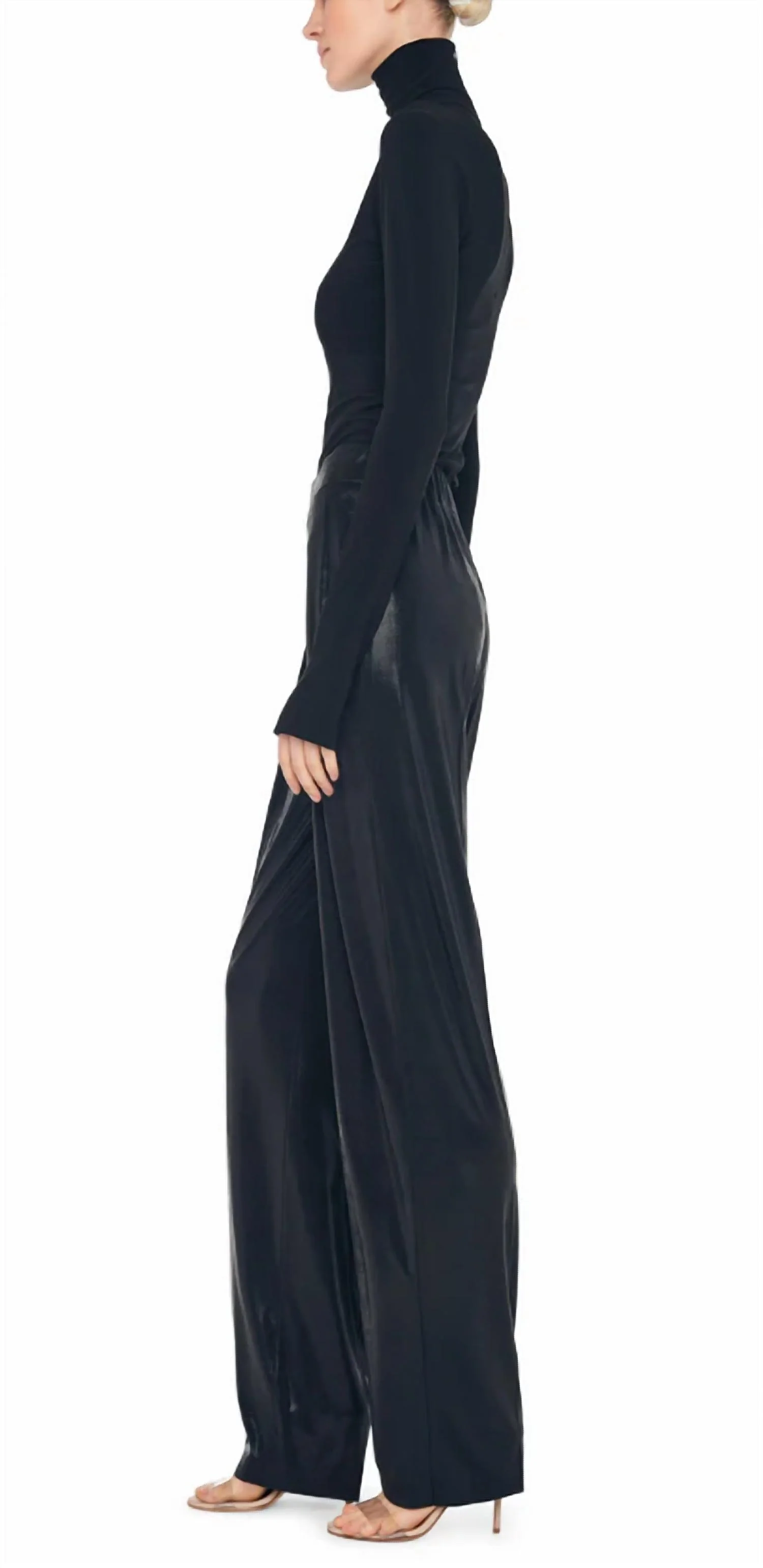 Low Rise Pleated Trouser In Black