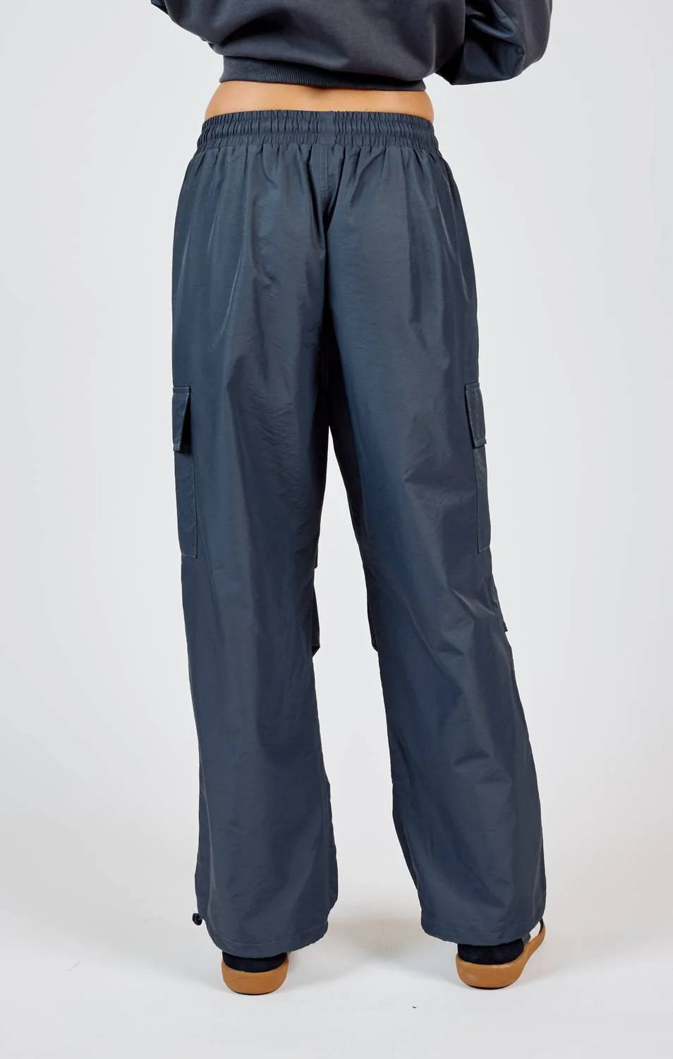 Vita Elastic Waist Cargo Pants In Charcoal
