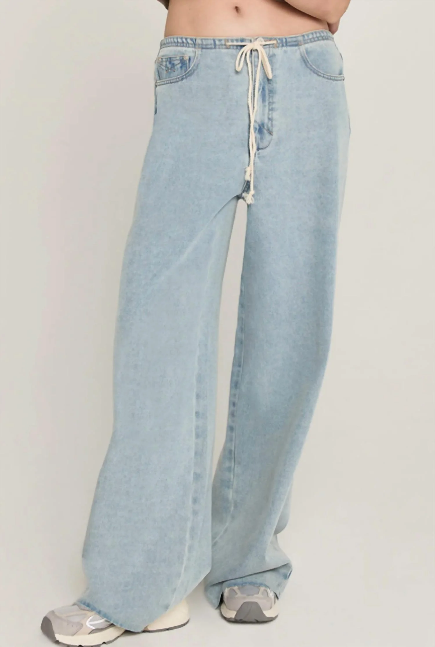 Reece Wide Leg Jeans In Mammoth