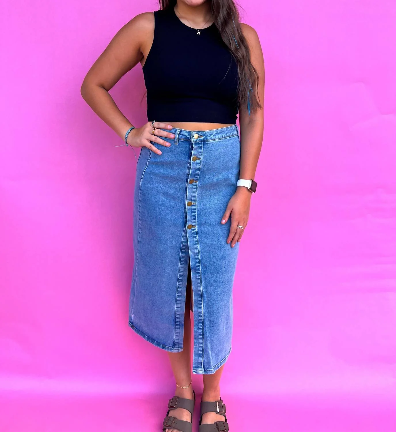 Asher Mid Rise Stretch Midi Denim Skirt In Medium Wash