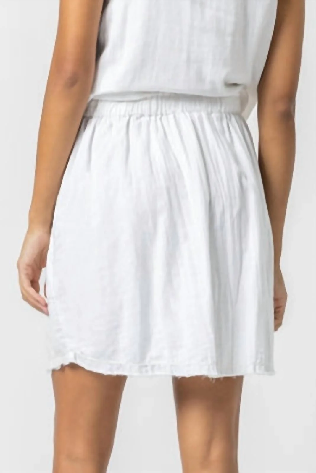 Short Skirt With Pockets In White