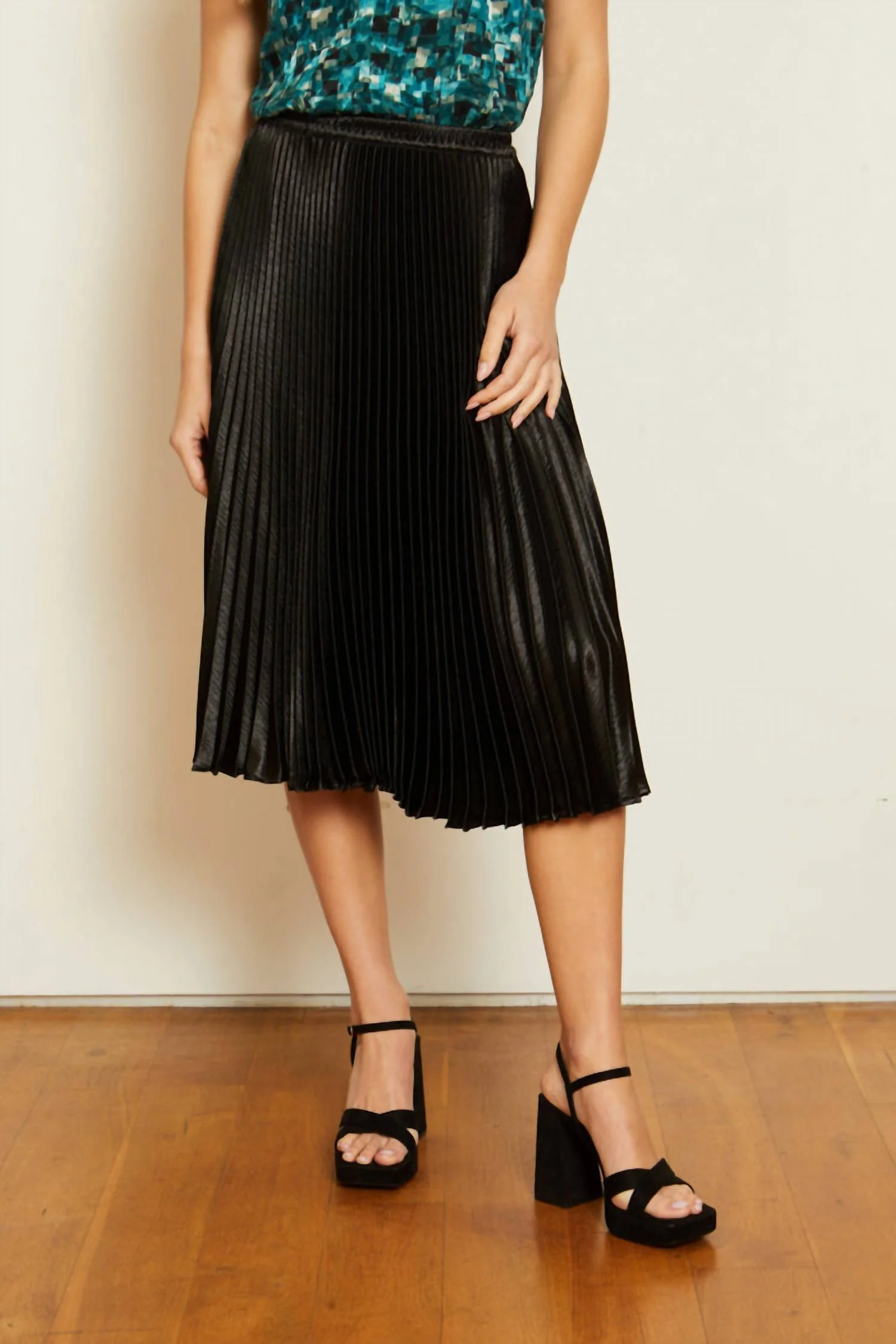 Mia Skirt In Black Shiny Woven