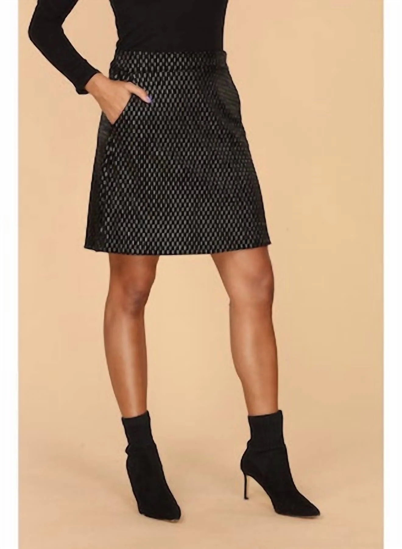 Romina Velvet Skirt In Black