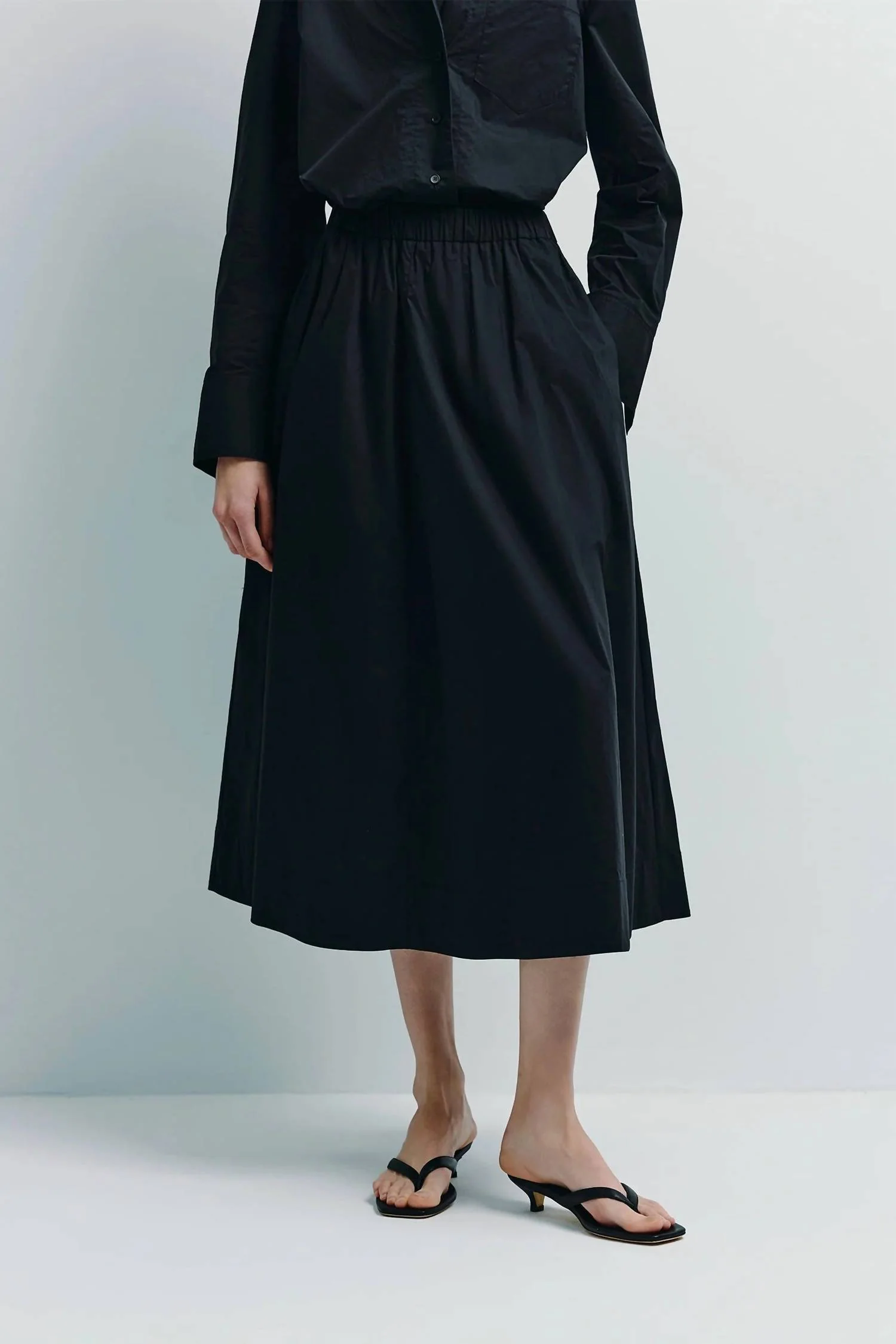 Andra Poplin Midi Skirt In Black