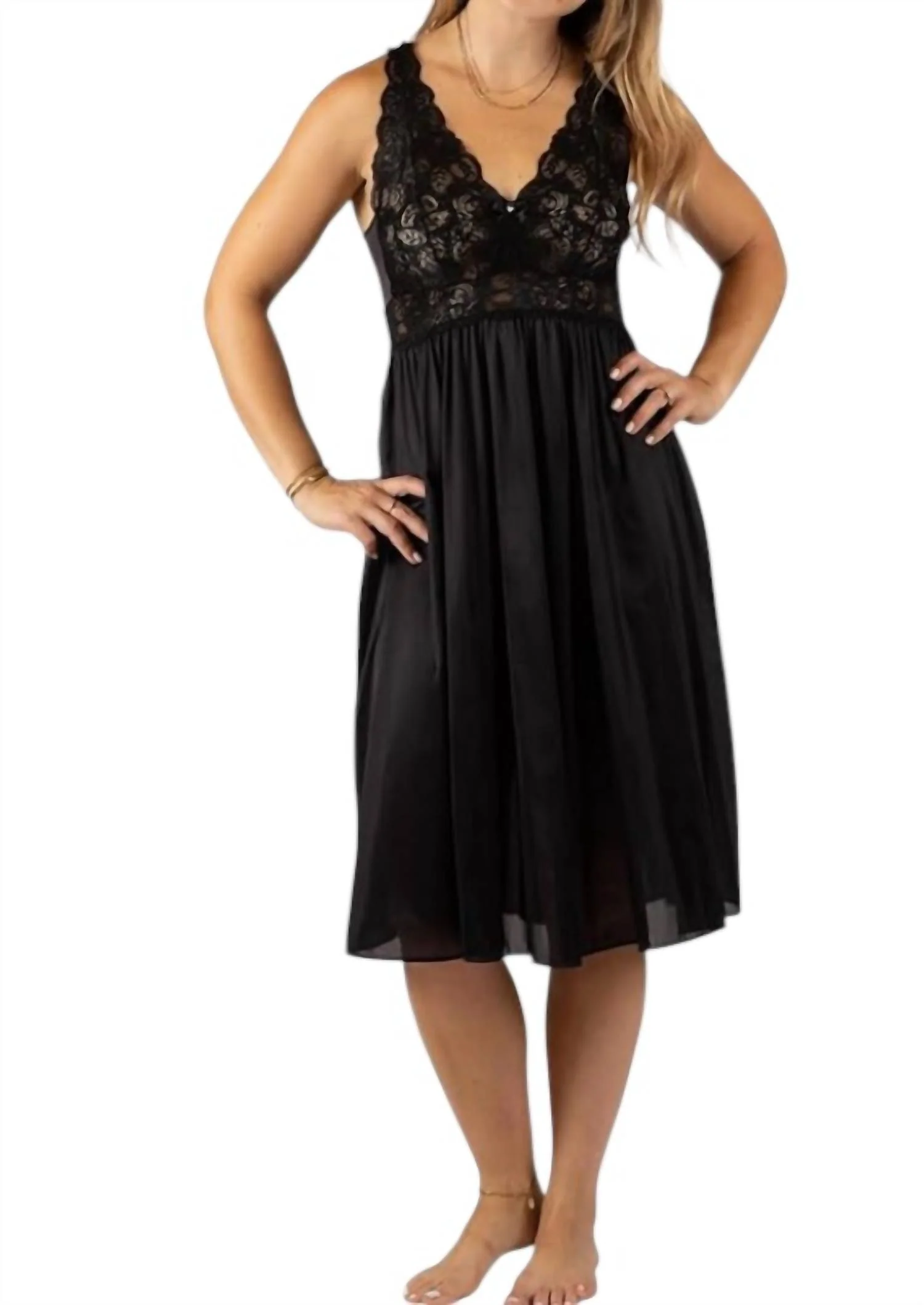 40 Silhouette Lace Bodice Sleeveless Waltz Gown In Black