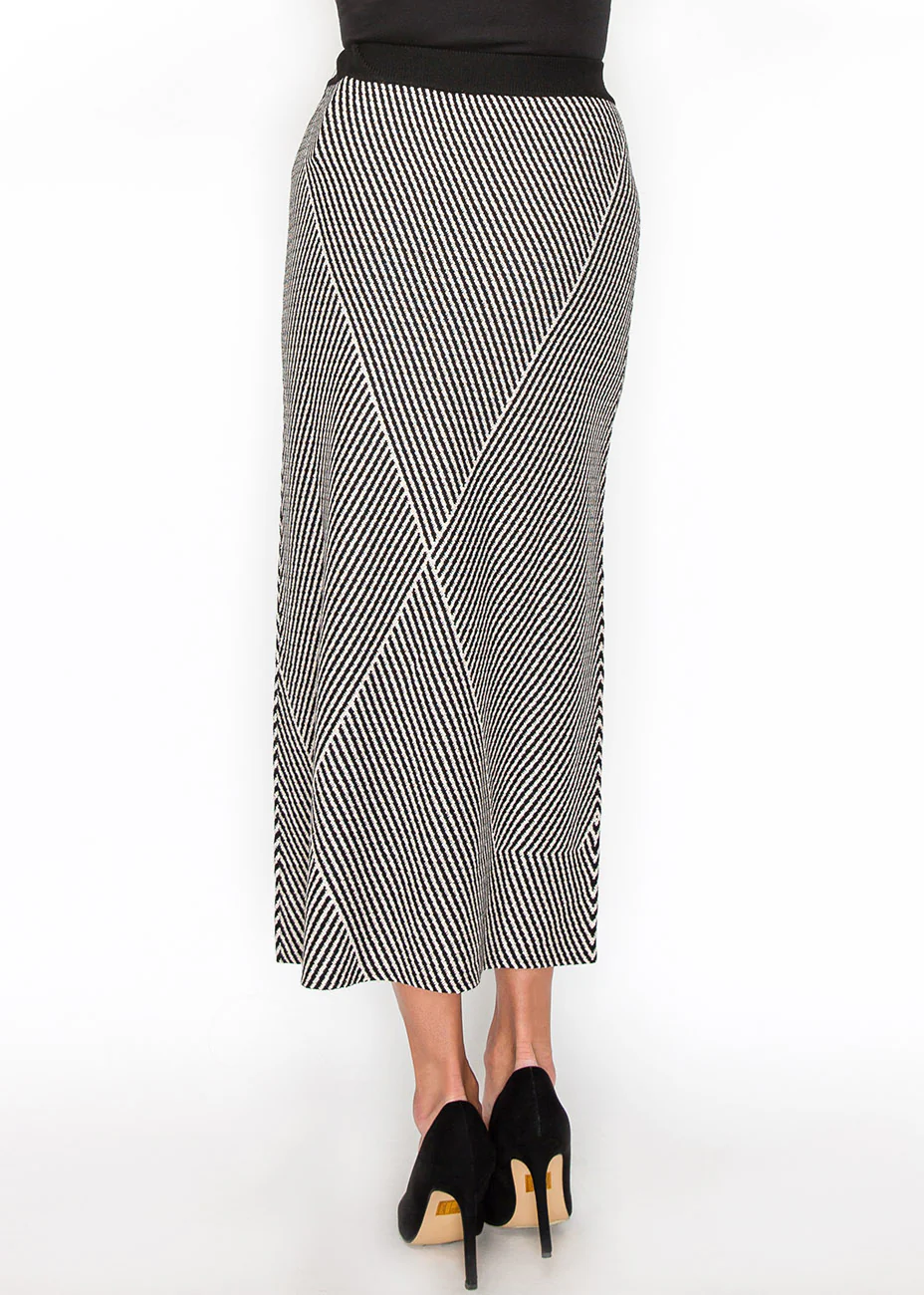Graphic Black and White Knit Skirt