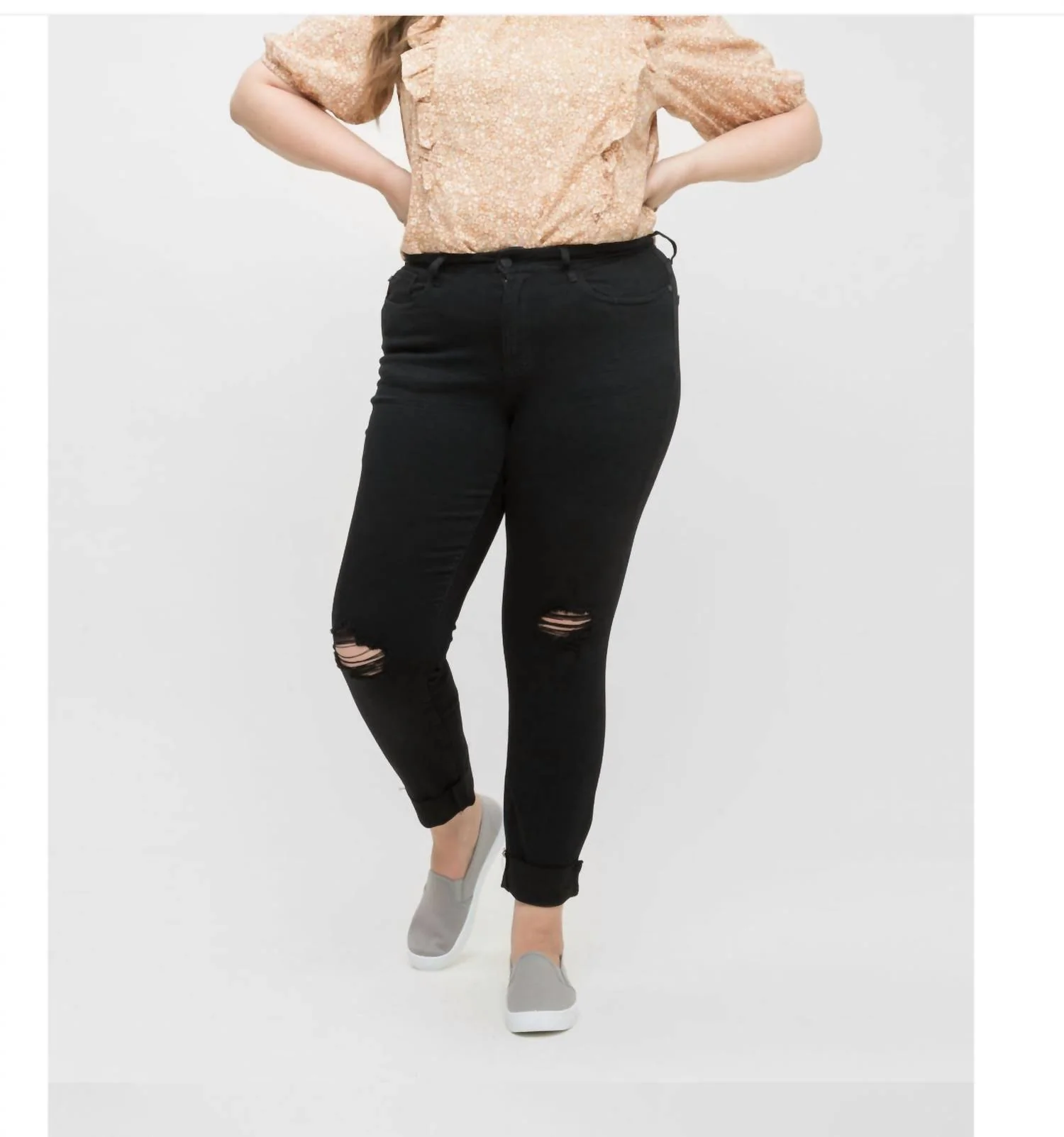 Mid-Rise Distressed Slim Fit Jean In Black