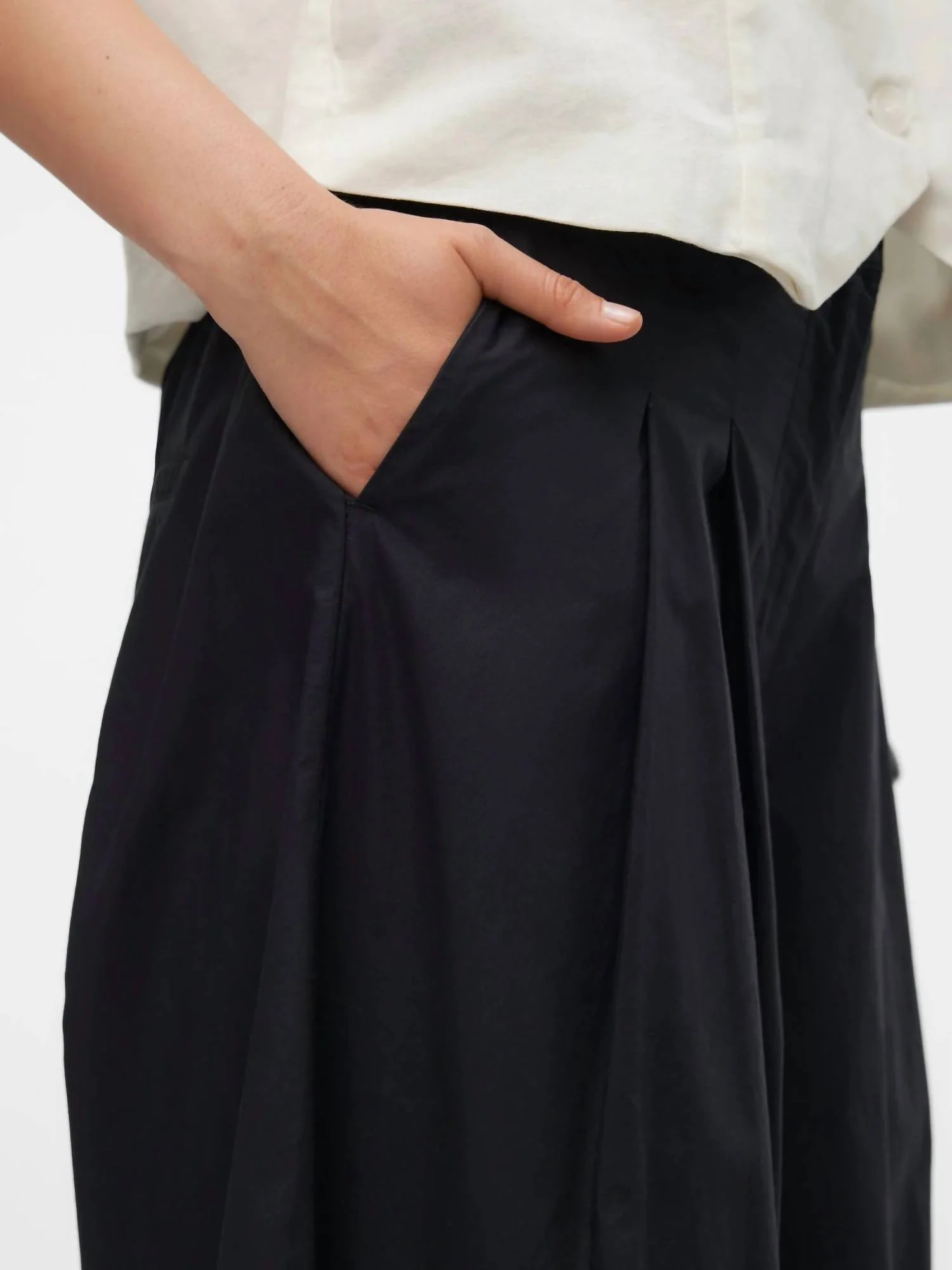 Karmren Pants In Black