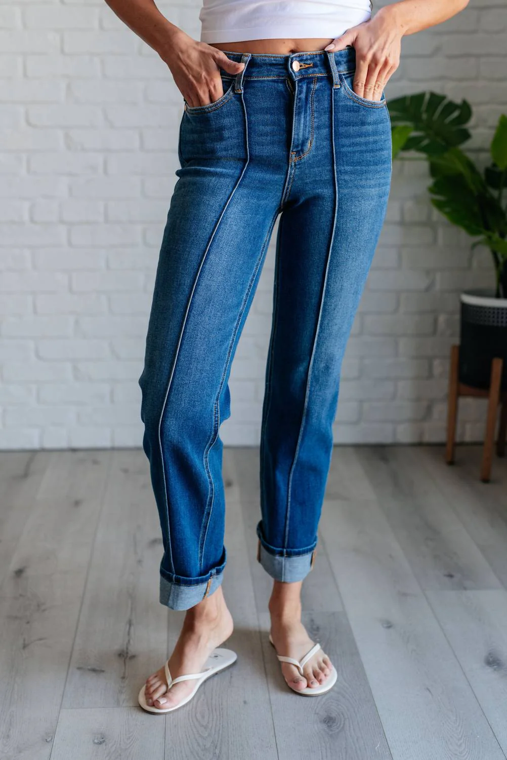 High Rise Center Seam Detail Straight Jean In Dark Wash