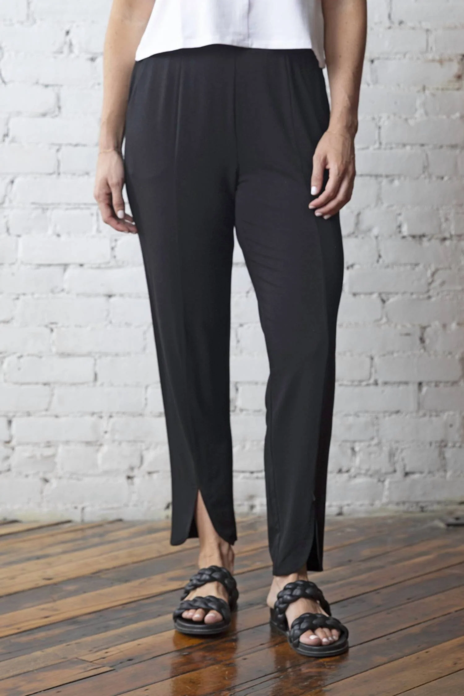 Slim Split Hem Pant In Black