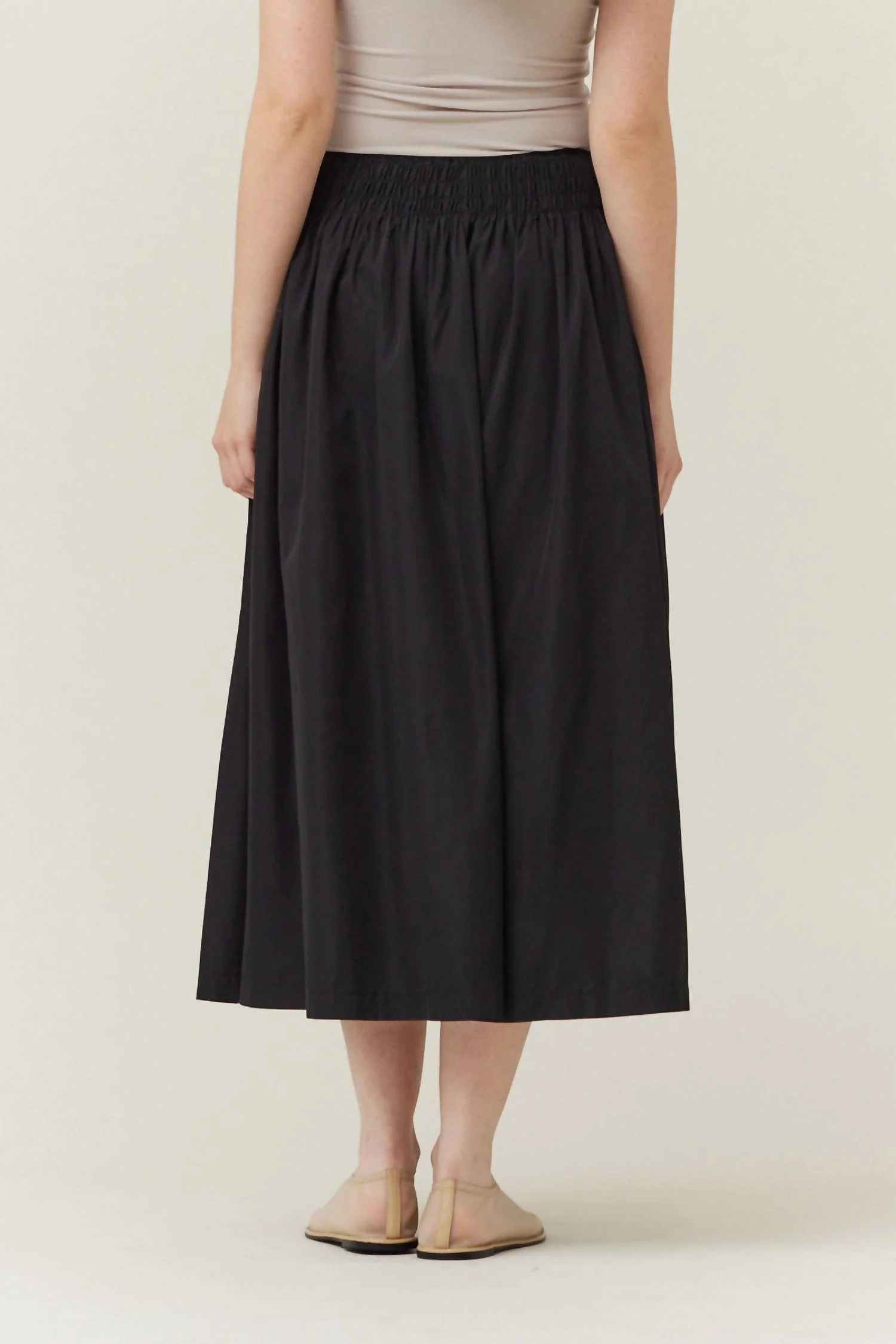 Smocked Waist Midi Skirt In Black