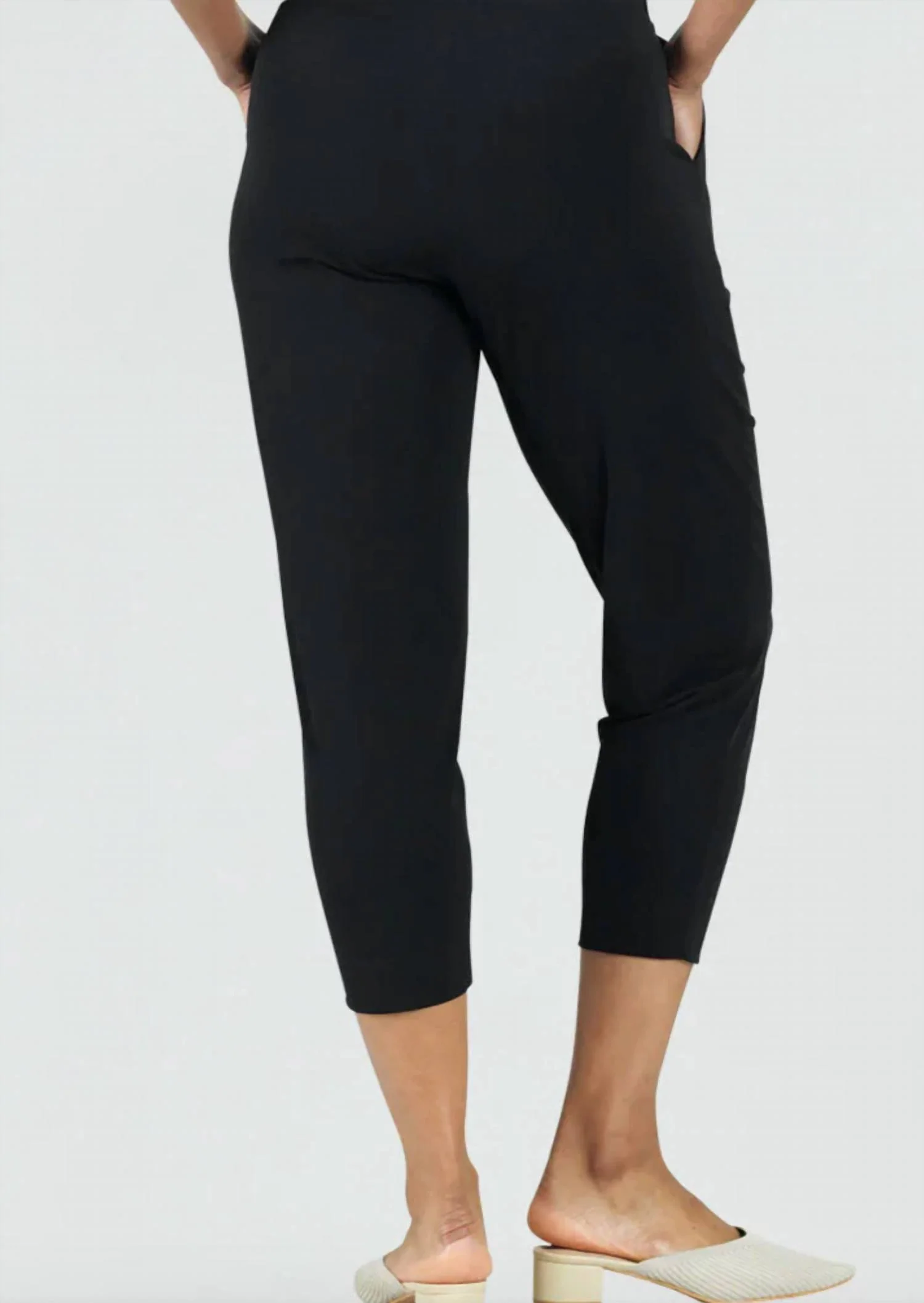 Capri Pants In Black