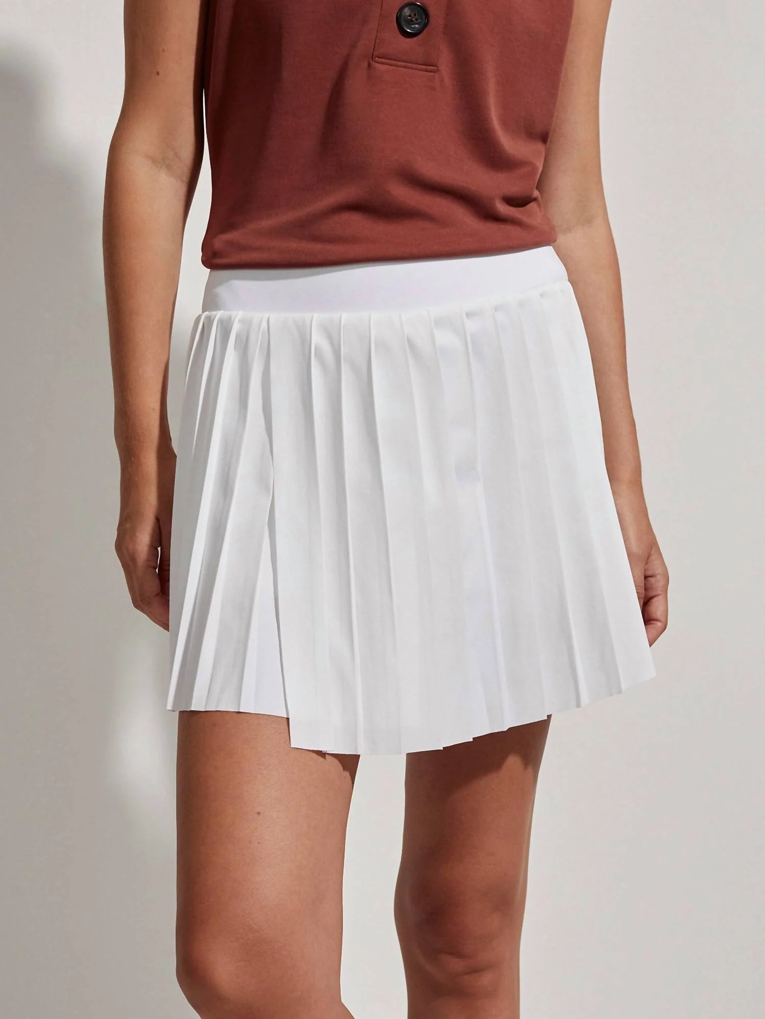 Kalmia Mid Rise Skort In White