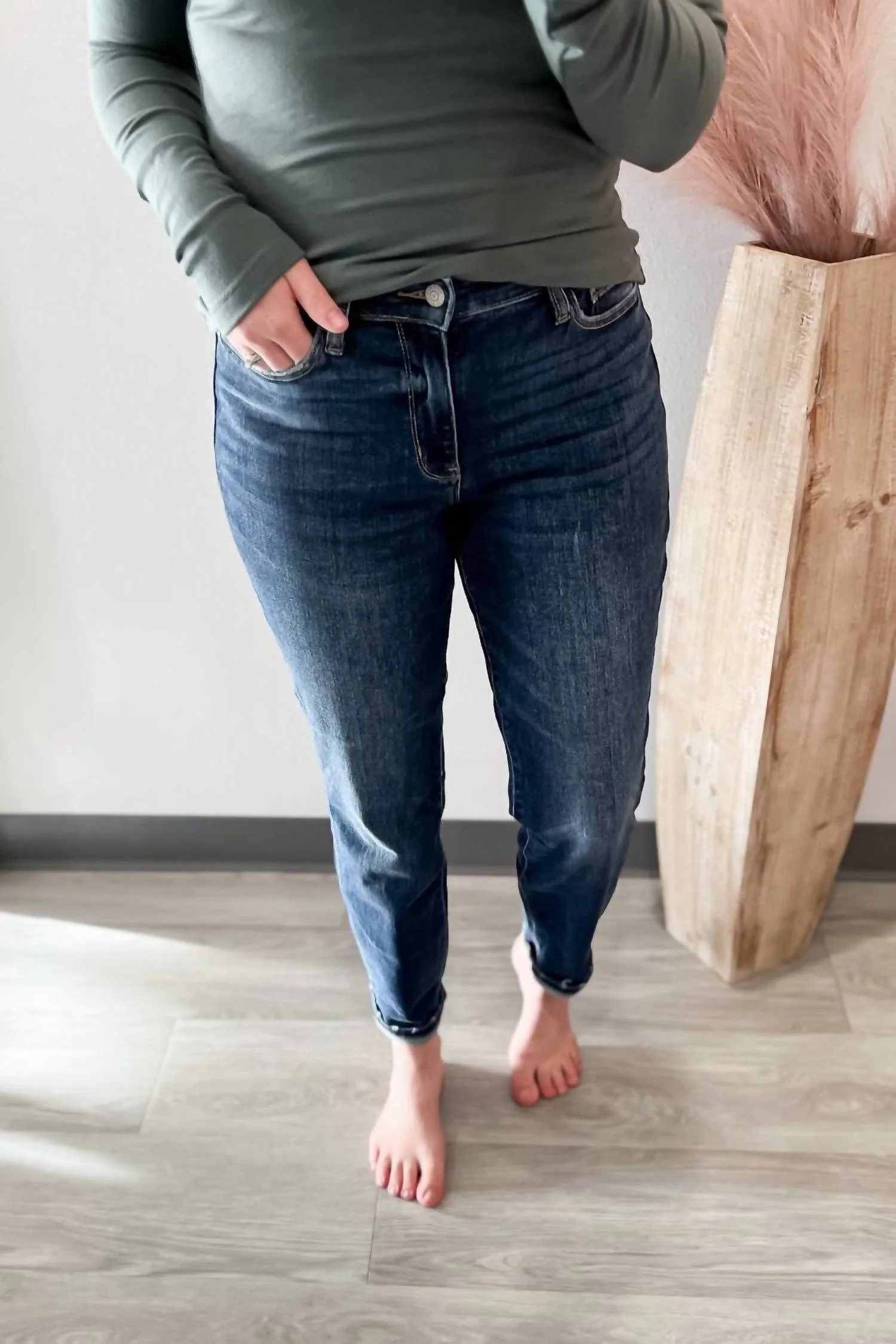 Mid Rise Cuffed Boyfriend Jeans In Dark Was