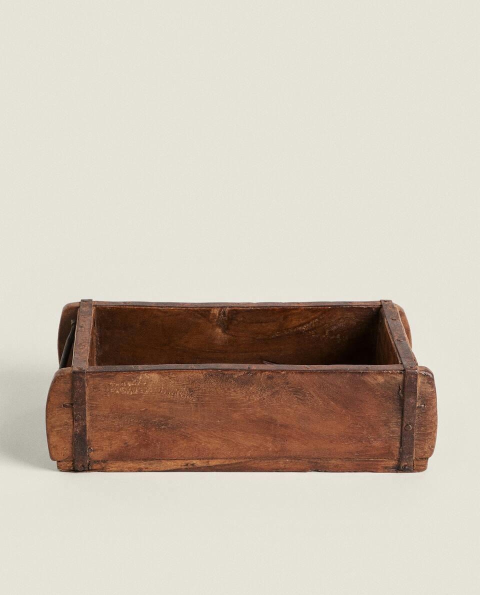 ANTIQUE-FINISH WOODEN BOX