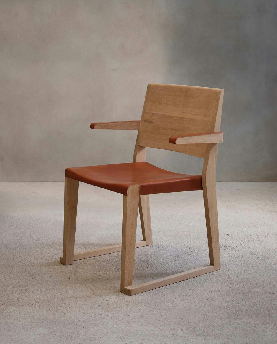 CHAIR 01