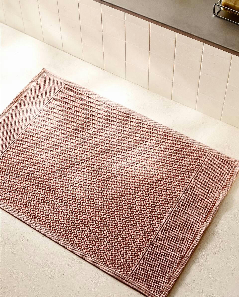 TEXTURED WAFFLE BATH MAT