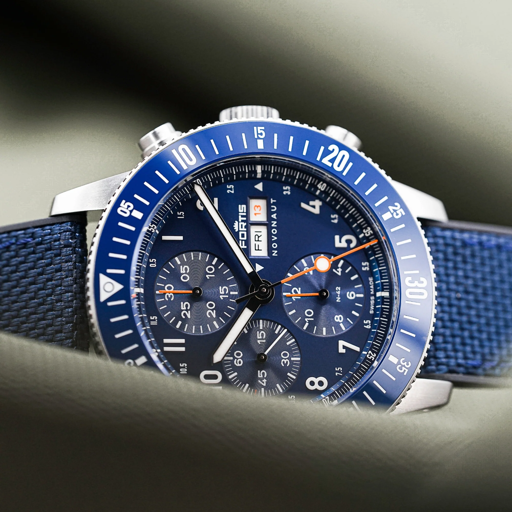 Zegarek Fortis Novonaut N-42 Cobalt Blue Hybrid Strap - F2040013