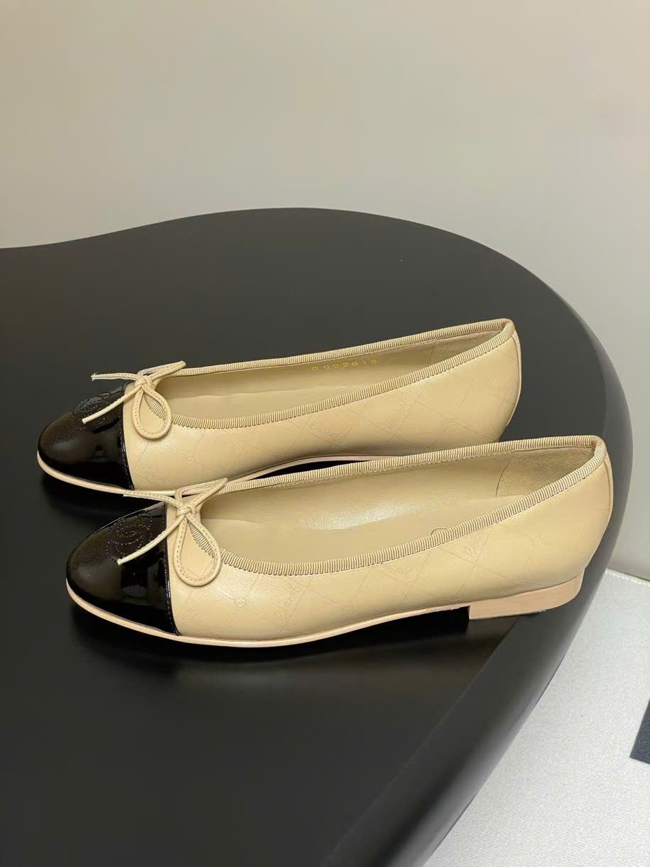 (1:1 replica) Chanel C Logo Vintages Shoes