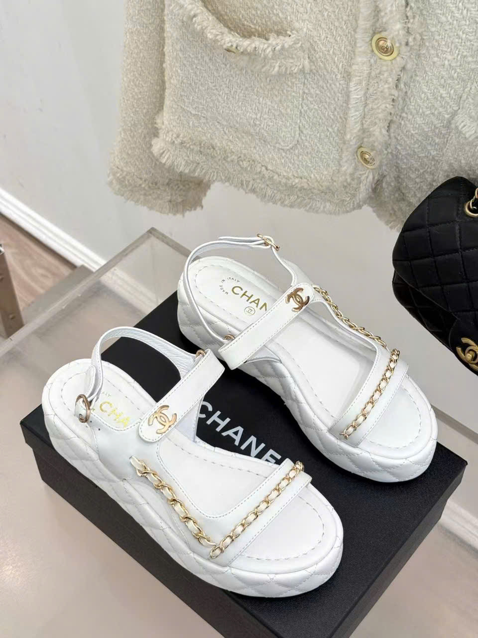 (1:1 replica) Chanel C Logo Vintages Sandals