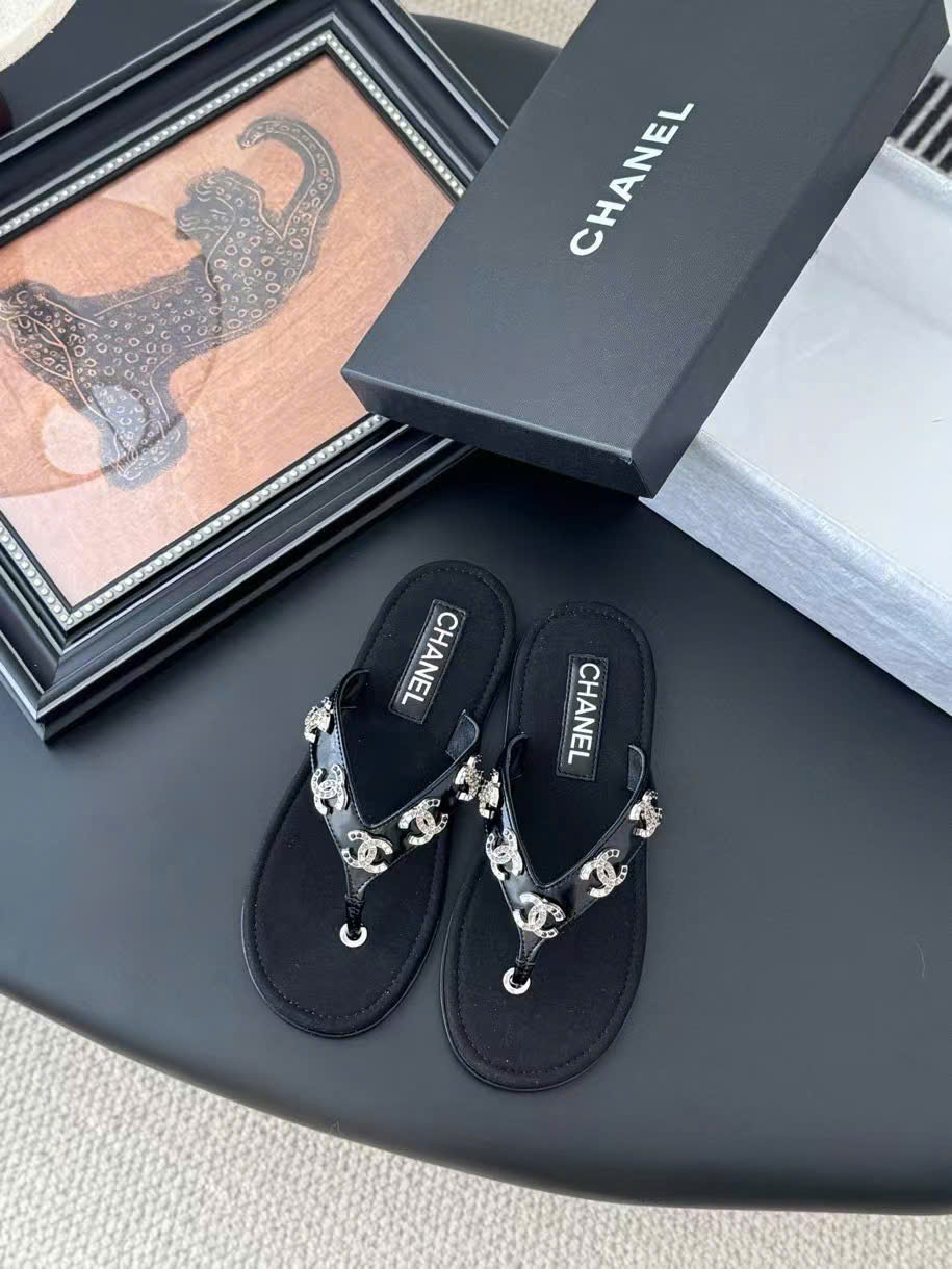 (1:1 replica) Chanel C-Logo Flip Flops Summer 2025