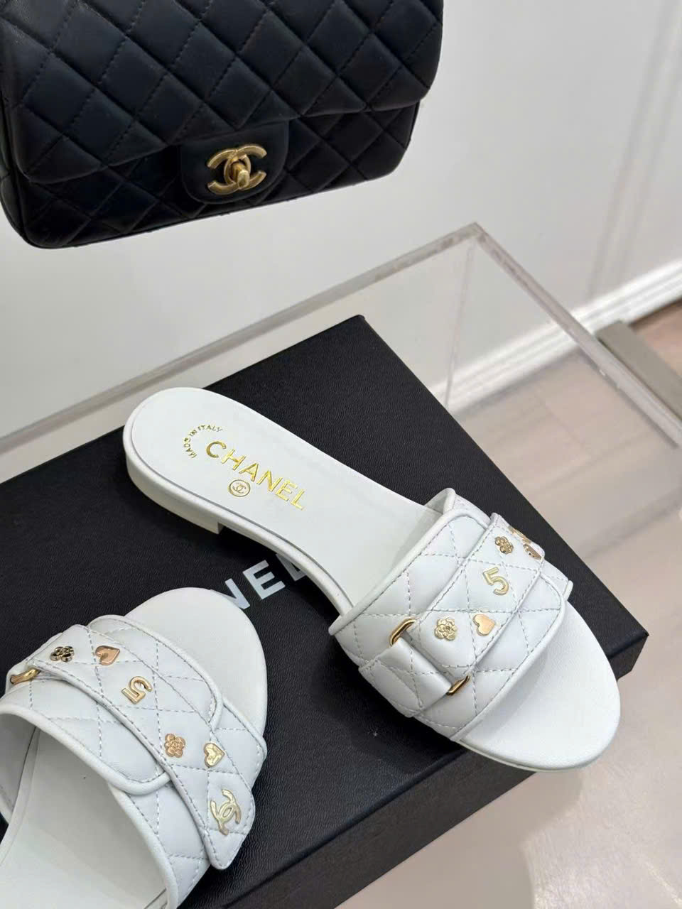 (1:1 replica) Chanel Leahter Women s Slides