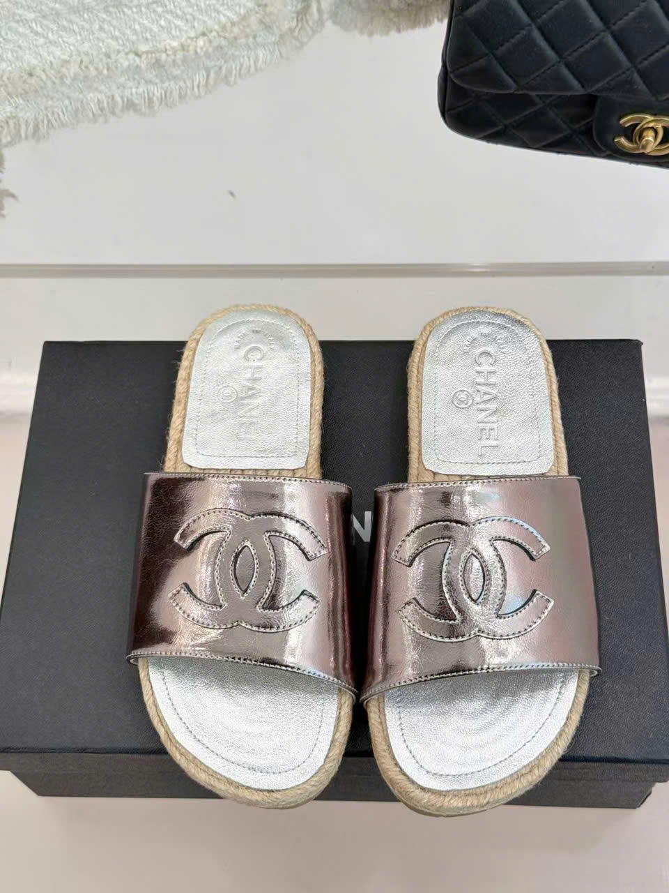 (1:1 replica) Chanel C Logo Women s Slides