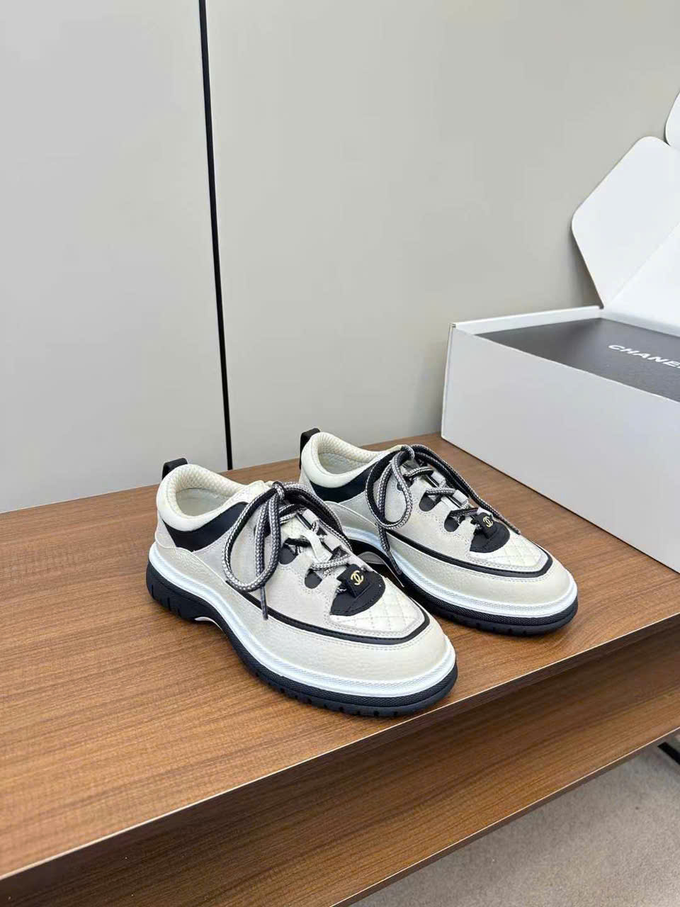 (1:1 replica) Chanel C Logo Sneakers Shoes