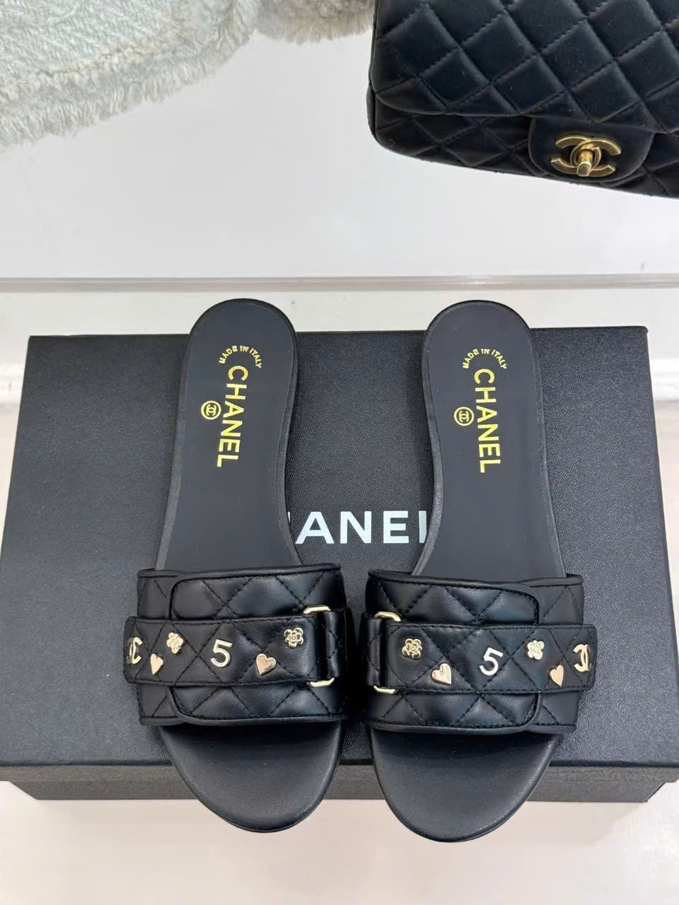 (1:1 replica) Chanel Leahter Women s Slides