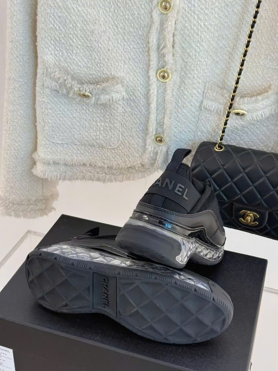 (1:1 replica) Chanel Sneaker C Logo Unisex Shoes