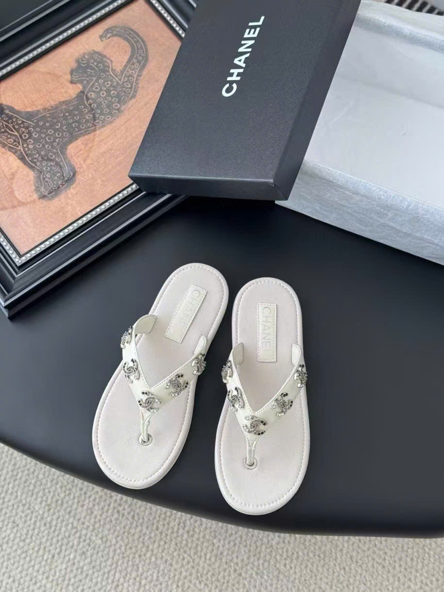 (1:1 replica) Chanel C-Logo Flip Flops Summer 2025